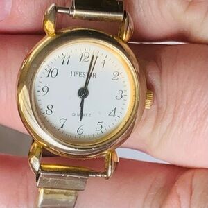 VINTAGE QUARTZ LIFESTAR WATCH STRETCH UNIQUE DESIGN BAND PATINA FROM AGE RUNS